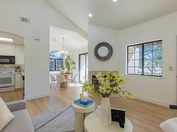 26 Washington Square Dr, Milpitas, CA 95035