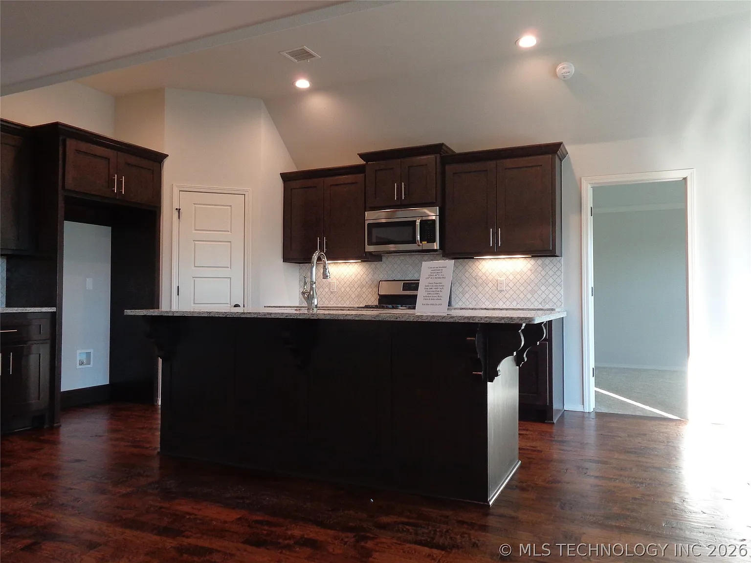 3 bed, 2.0 bath, 1792 sqft, $2,200 — Photo 4