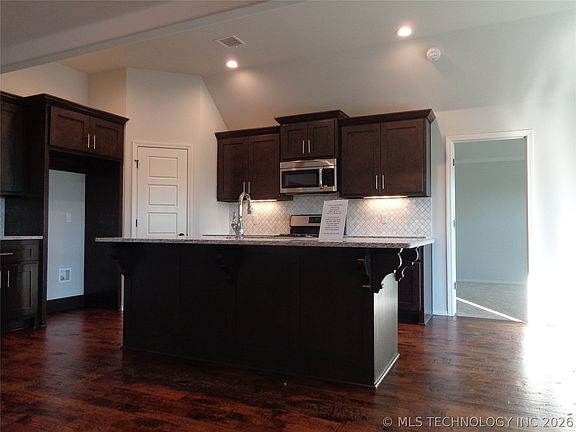 4th image of 18418 E 50th Pl