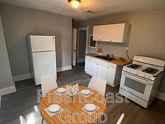 5th image of 3318 W 30th St Unit 2