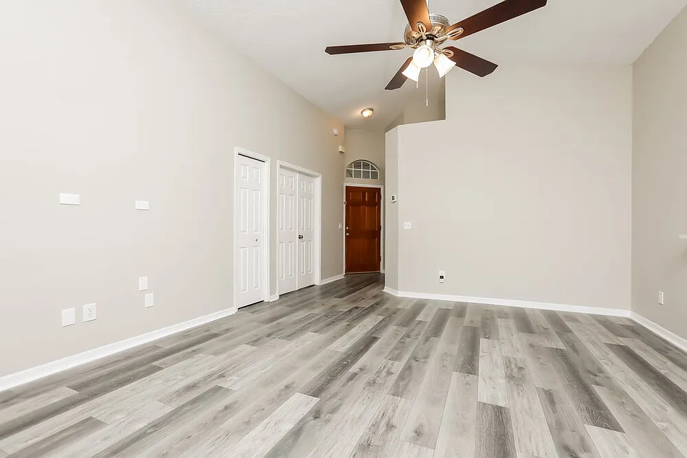 3 bed, 2.0 bath, 1586 sqft, $3,320 — Photo 3