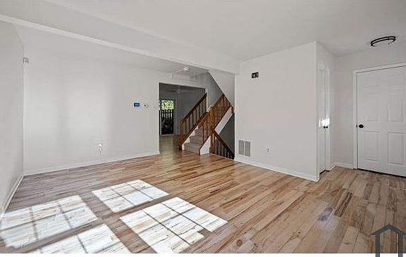 3rd image of 648 Glynock Pl