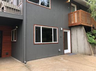 9305 SW View Point Ter #B, Portland, OR 97219