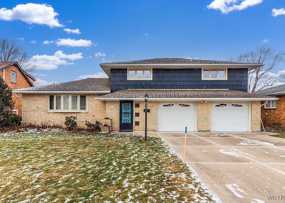 1st image of 216 Fairways Blvd