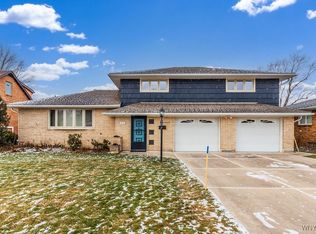 216 Fairways Blvd, Williamsville, NY 14221