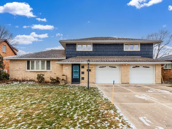 216 Fairways Blvd, Williamsville, NY 14221