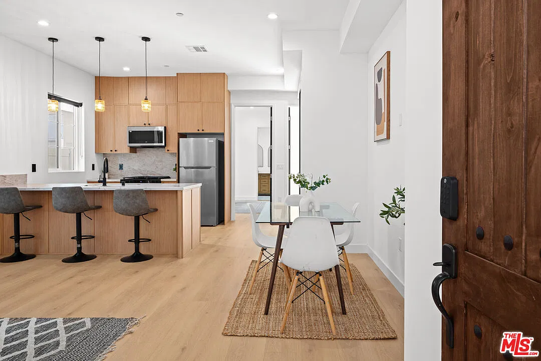 2 bed, 2.0 bath, 1000 sqft, $3,595 — Photo 1