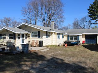 108 Crown Ave, Houghton Lake, MI 48629