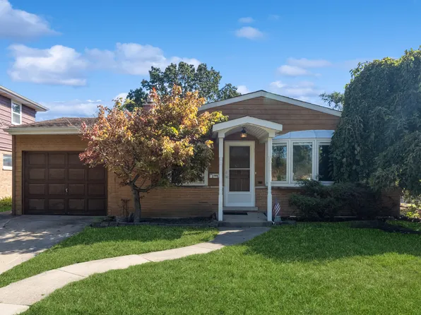 8213 N Odell Ave, Niles, IL 60714