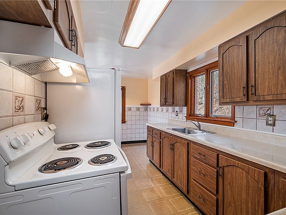 4th image of 7510 Noblestown Rd