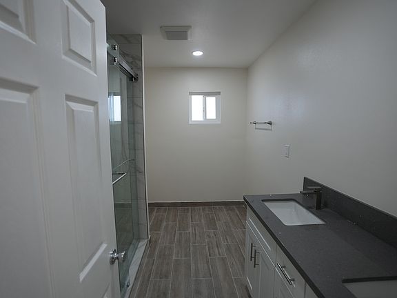 5th image of 1422 E 110th St