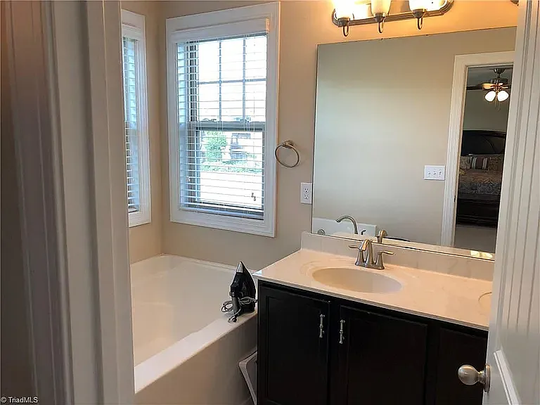 4031 Canterwood Dr — Photo 18