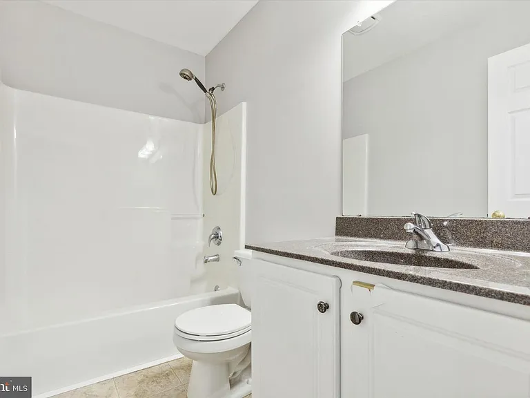 125 Vernon Ct — Photo 23