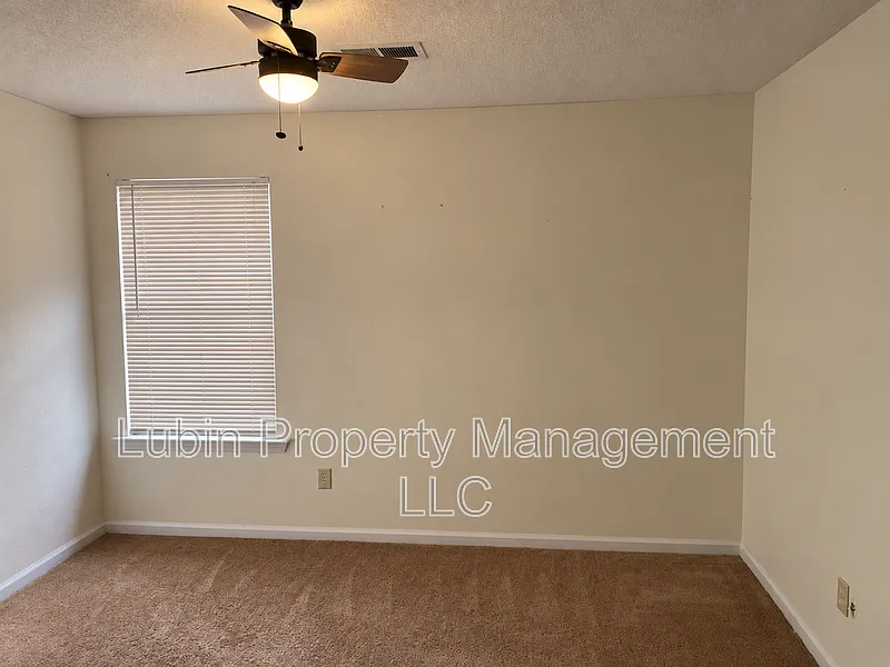 3 bed, 2.0 bath, 2600 sqft, $1,795 — Photo 4