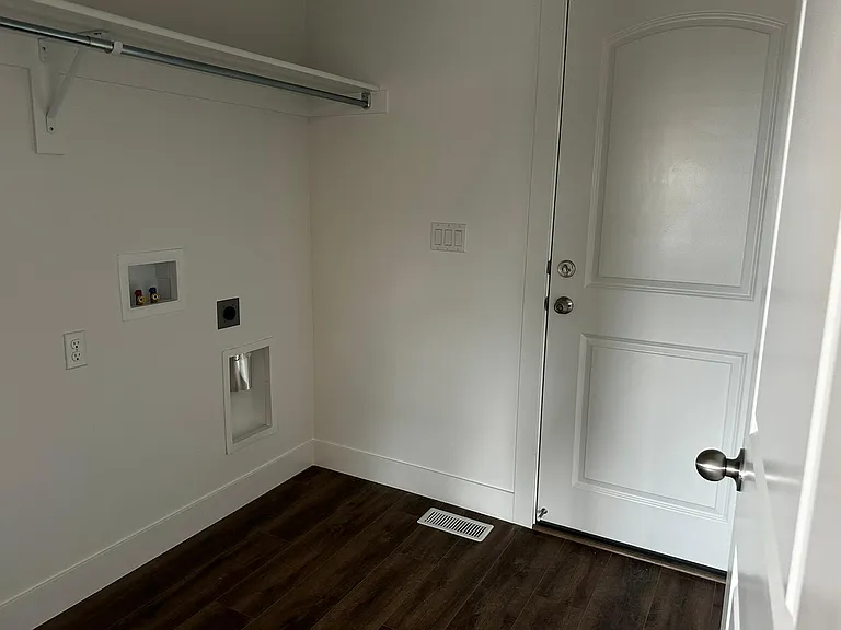 932 N Olson Dr — Photo 22