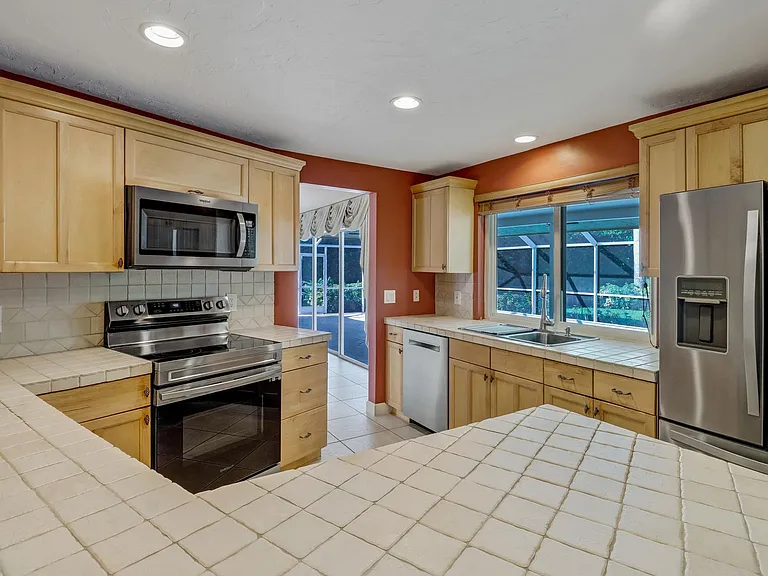 550 Forest Hills Blvd — Photo 37