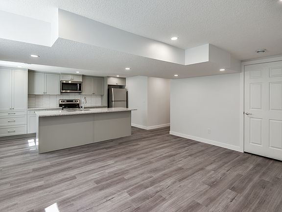 2nd image of 4 Trafford Pl NW #R