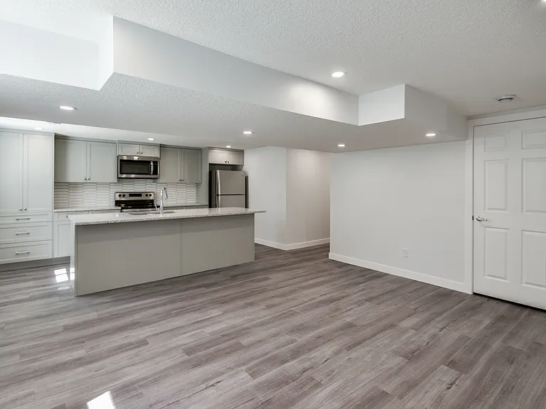 4 Trafford Pl NW #R — Photo 2