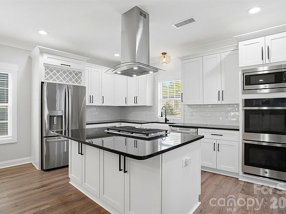 5th image of 302 Lima Ave