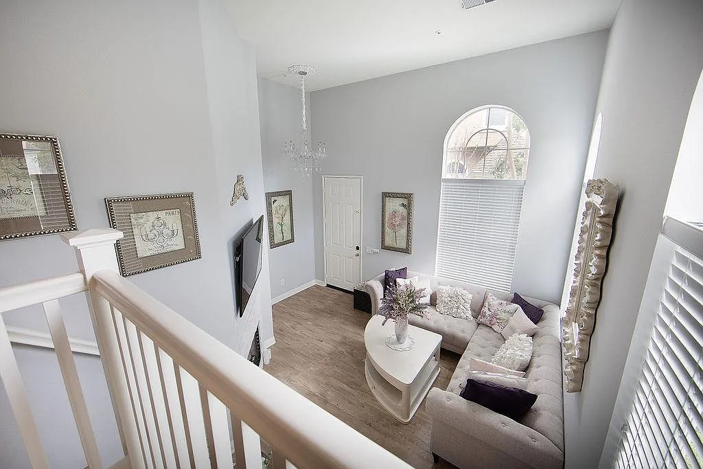 16 Benchmark Ln — Photo 2