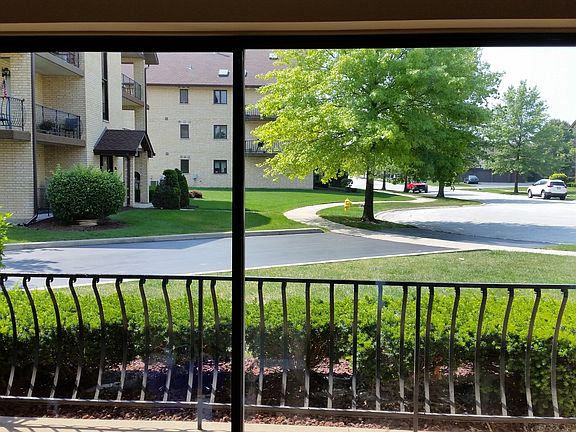 5th image of 17941 Royal Oak Ct