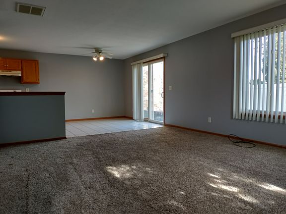4th image of 141 E Division St #141