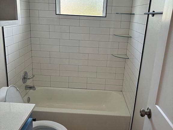 4th image of 2816 Woodlawn Dr #2