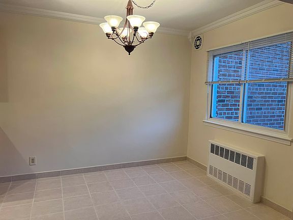 5th image of 21-04 Hoyt Ave S Floor 2