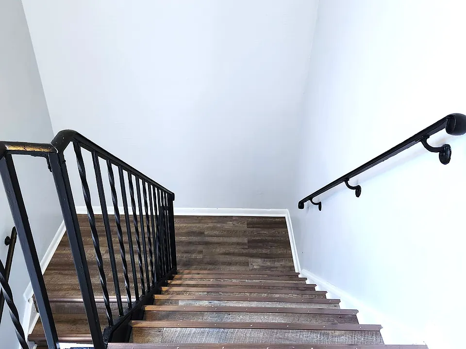 Building Photo 5