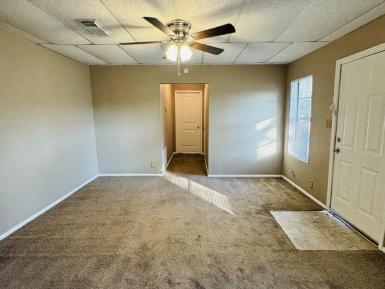 1122 Dallas St #2 — Photo 4