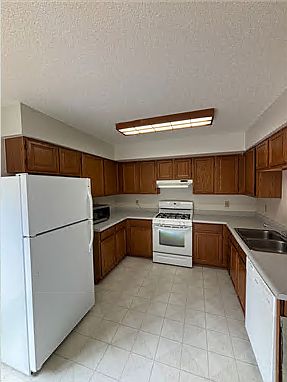 5th image of 236 W Side Dr