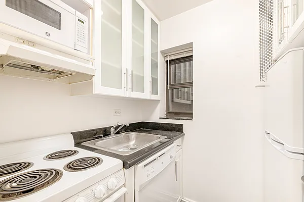 Rented by Bond New York | media 14