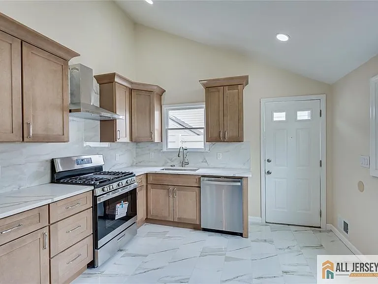 42 Hyde Ave — Photo 16