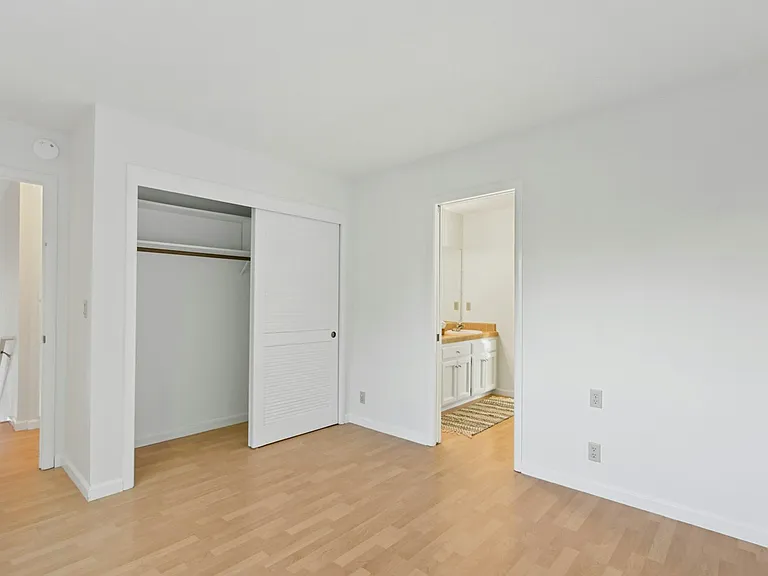 325 E 8th St #3 — Photo 7