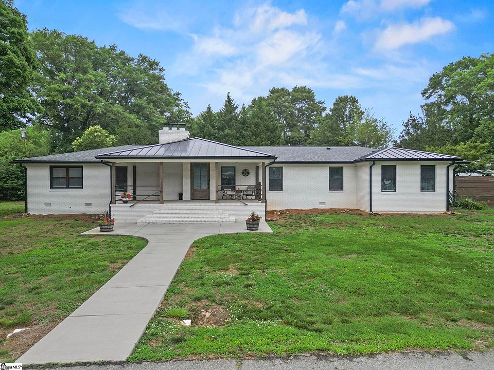 1st image of 207 Oates Ave