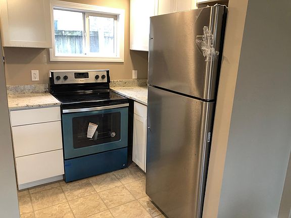 4th image of 106 Gates Ave