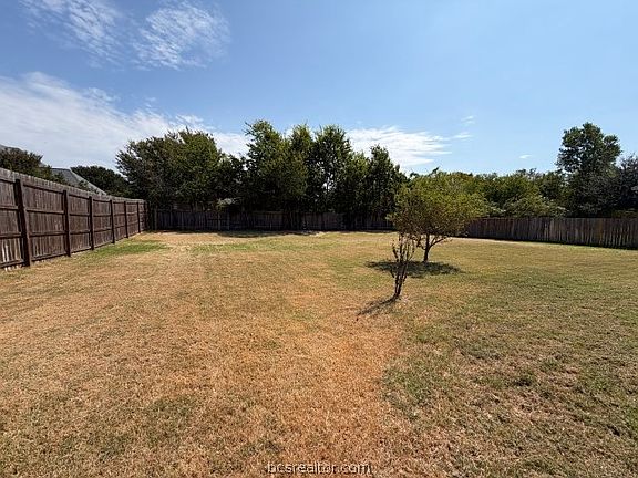 3rd image of 8421 Justin Ave