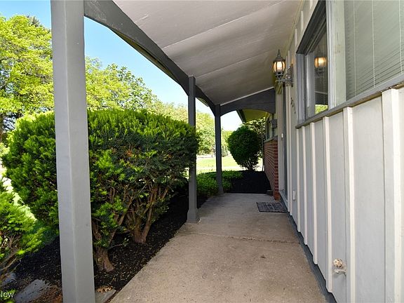 3rd image of 2215 Lee Blvd
