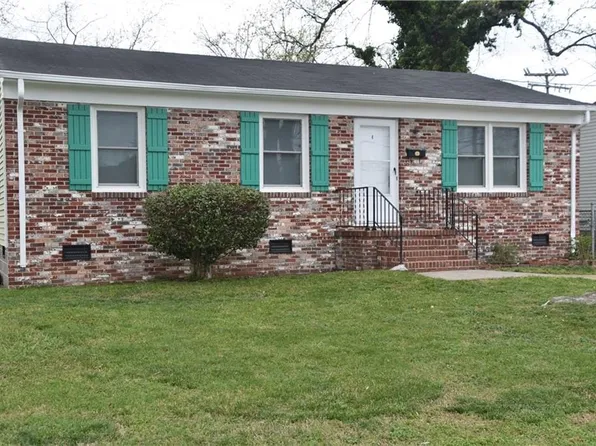 4 Skyland Dr, Hampton, VA 23663
