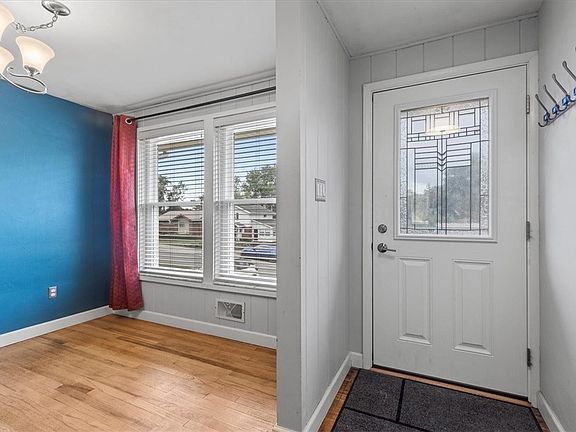 3rd image of 227 Cherrydell Dr