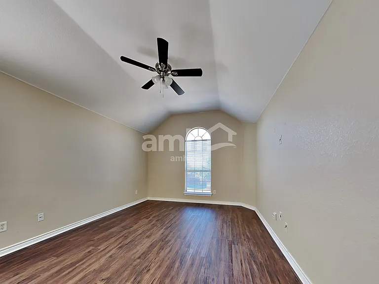 404 Roundrock Ln — Photo 19