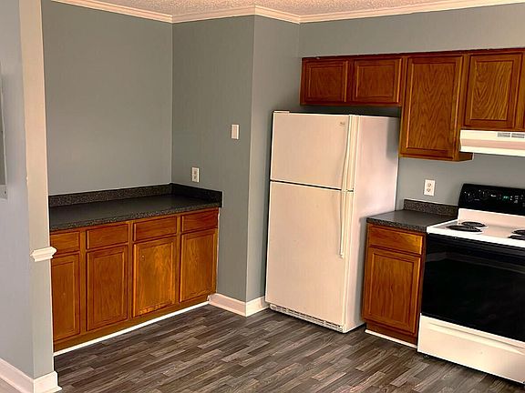 2nd image of 100 Kristin Drive #3b