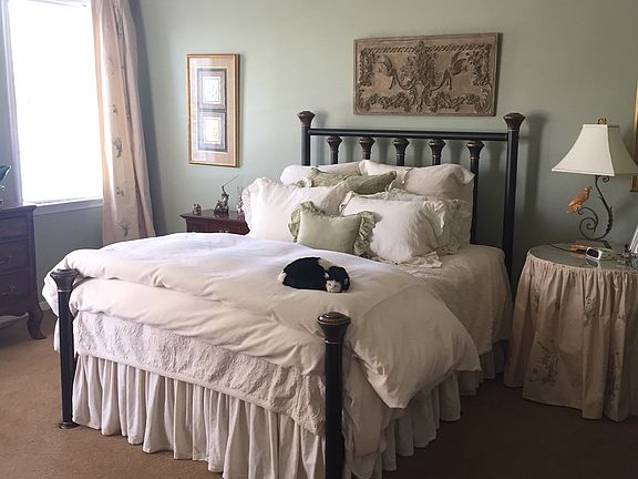 1st Floor Master Bedroom