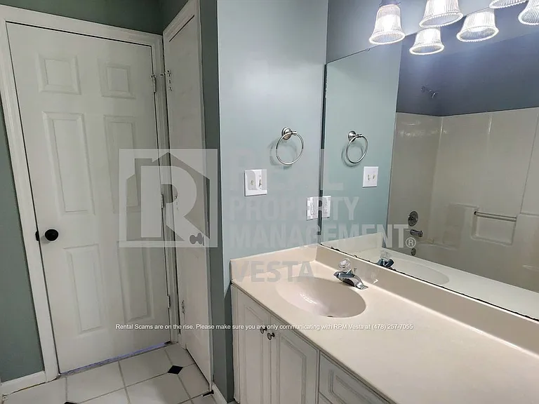 1038 Walnut St — Photo 15