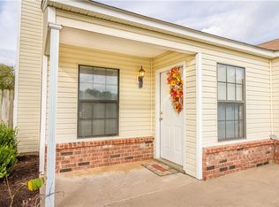 2901 NE 16th St, Bentonville, AR 72712