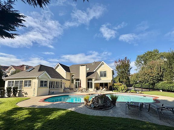 2nd image of 22 Wexford Ln