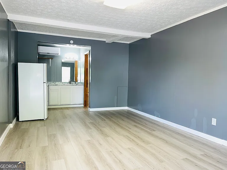 128 S Main Ave #7 — Photo 3