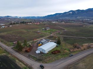 932 Suncrest Rd, Talent, OR 97540