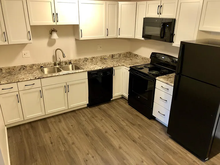 Wyndham Place Apartments — Photo 11