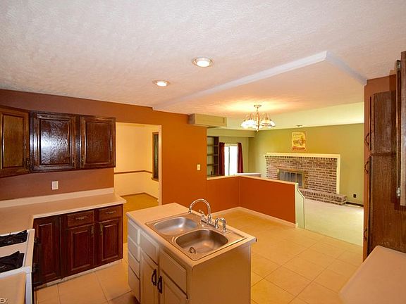 5th image of 521 Oakridge Dr